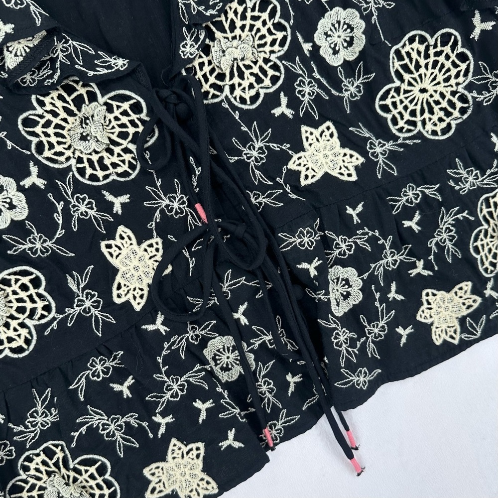 Anthropologie Embroidered Ruffle Crop Top Women’s Size Large Black Cream Floral - Picture 7 of 12